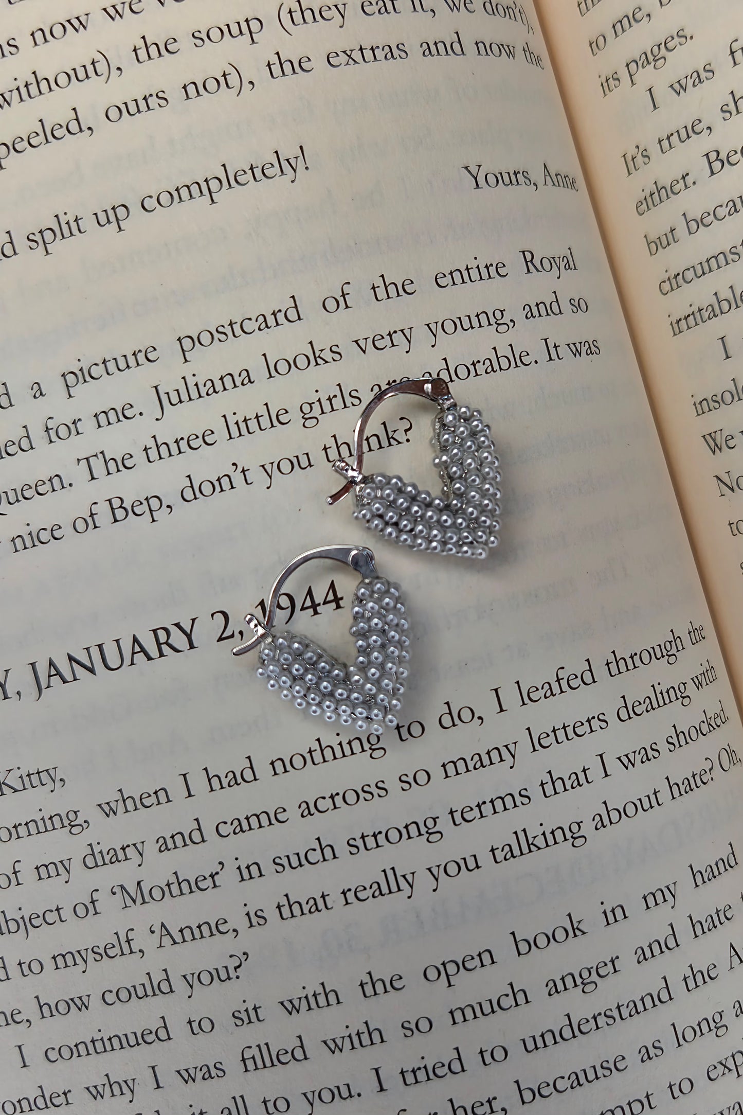 Amour Pearl Hoops